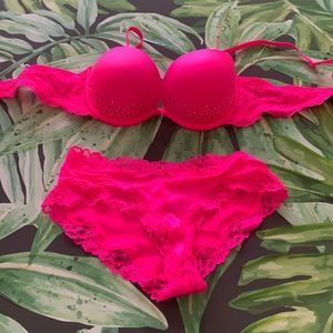 NWOT 🇨🇦 34B rhinestone neon pink bra and panties set